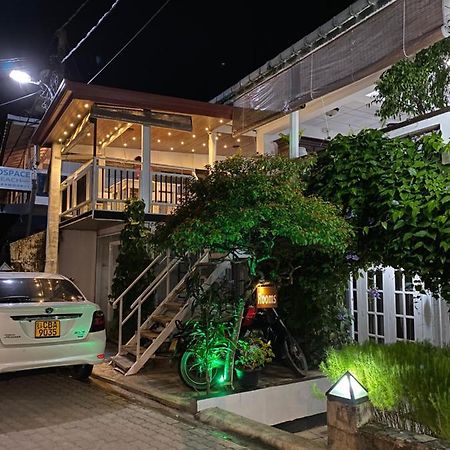Beach Walk Hotel Unawatuna Extérieur photo