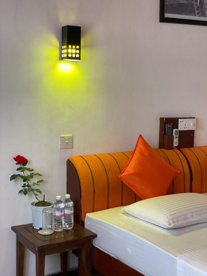 Beach Walk Hotel Unawatuna Extérieur photo